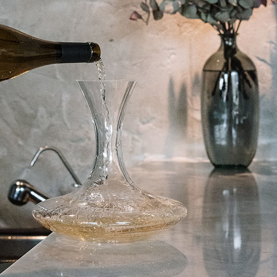 “Scaraffare” o “decantare” ?